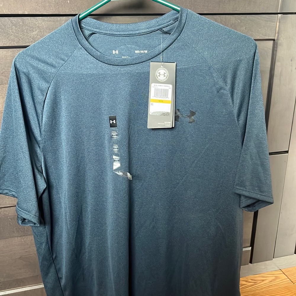Men’s under armour heat gear workout shirt